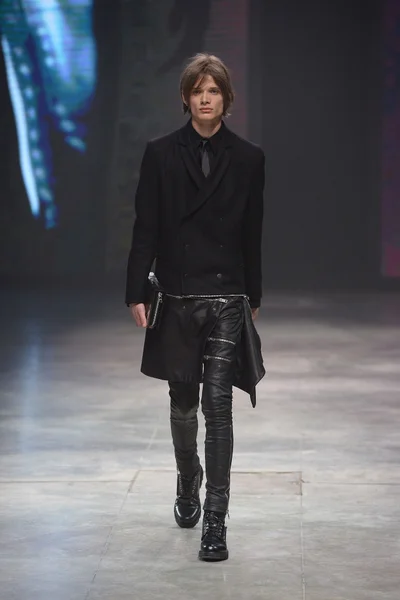 Look 19